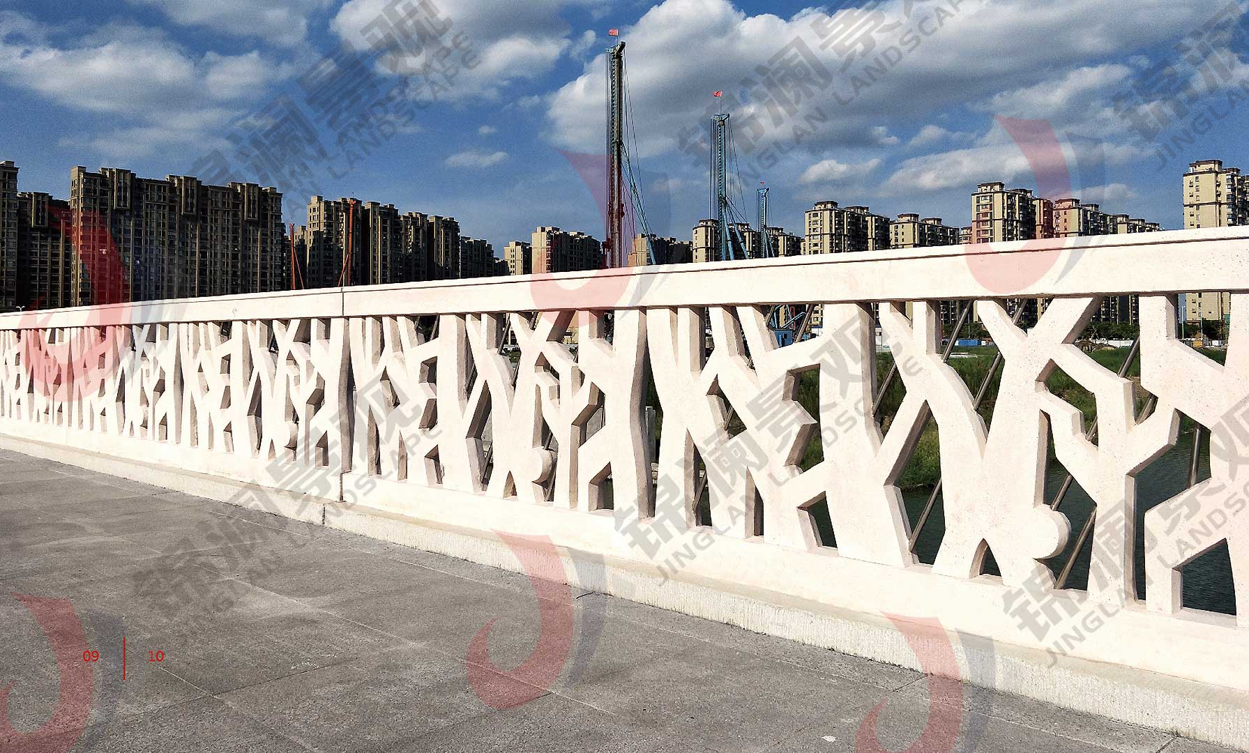 栏杆不仅是防护，更是城市一道靓丽的风景