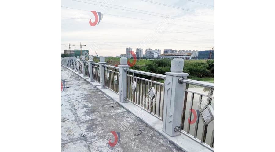南通精铸石不锈钢桥梁护栏工程